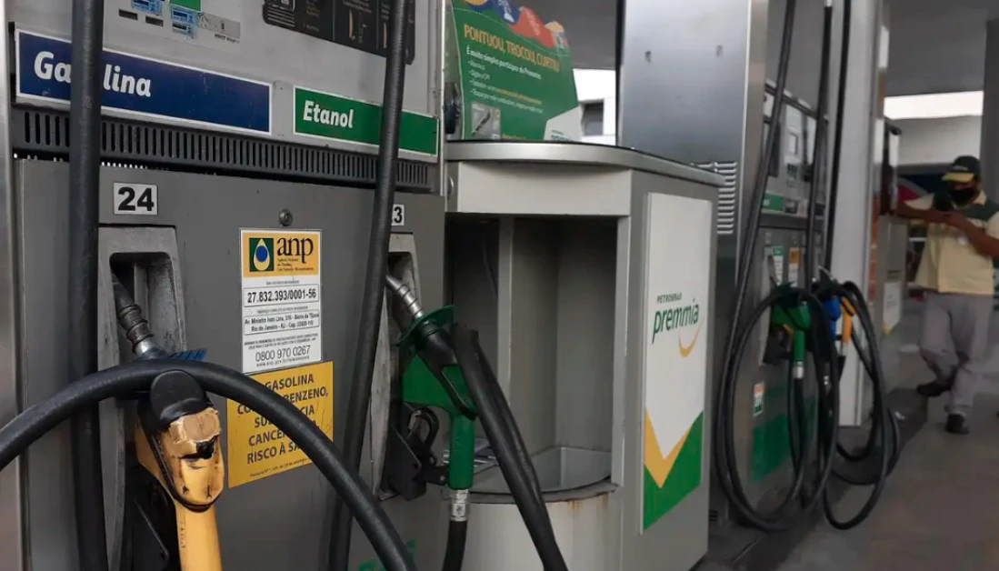 Preço da gasolina A fica mais barato nas distribuidoras a partir desta terça (3), anuncia Petrobras Preço da gasolina A fica mais barato nas distribuidoras a partir desta terça (3), anuncia Petrobras