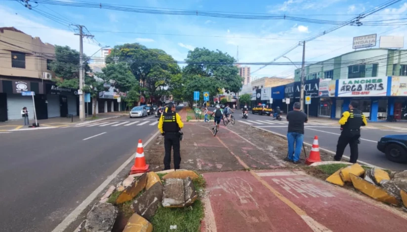 Cruzamento da Avenida Brasil com a Rua Basílio Sautchuk, no centro de Maringá, é reaberto Cruzamento da Avenida Brasil com a Rua Basílio Sautchuk, no centro de Maringá, é reaberto