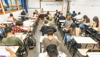 UEM aplica provas do Vestibular de Verão neste domingo (2) UEM aplica provas do Vestibular de Verão neste domingo (2)