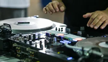 Programa ‘DJ do Futuro’ promove oficinas gratuitas de mixagem para crianças e adolescentes Programa ‘DJ do Futuro’ promove oficinas gratuitas de mixagem para crianças e adolescentes
