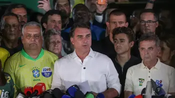 Em discurso após derrota, Flávio não reconhece vitória de Lula e diz que tentará anulação do pleito