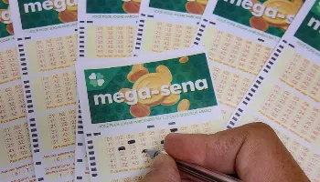 Mega-Sena: duas apostas do Paraná acertam quina e faturam prêmio de R$ 48 mil Mega-Sena: duas apostas do Paraná acertam quina e faturam prêmio de R$ 48 mil
