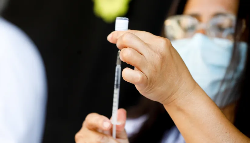Secretaria de Saúde amplia vacinação contra Covid-19 para bebês de 6 meses a 3 anos sem comorbidades