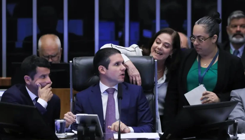 Câmara aprova urgência no projeto de isenção de Imposto de Renda para quem ganha até R$ 5 mil Câmara aprova urgência no projeto de isenção de Imposto de Renda para quem ganha até R$ 5 mil