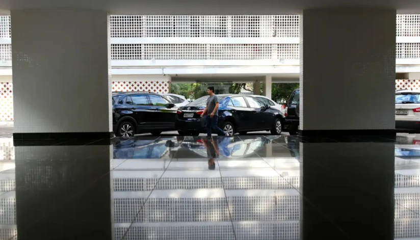 Proporção de brasileiros morando sozinhos cresce 52% em 12 anos