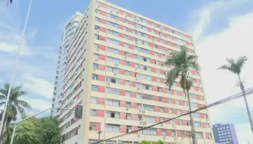 Após 48 horas, moradores retornam a prédio de 15 andares interditado em Maringá; entenda Após 48 horas, moradores retornam a prédio de 15 andares interditado em Maringá; entenda
