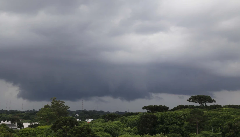 Outubro terá temperaturas e chuvas dentro da média histórica no Paraná, prevê Simepar