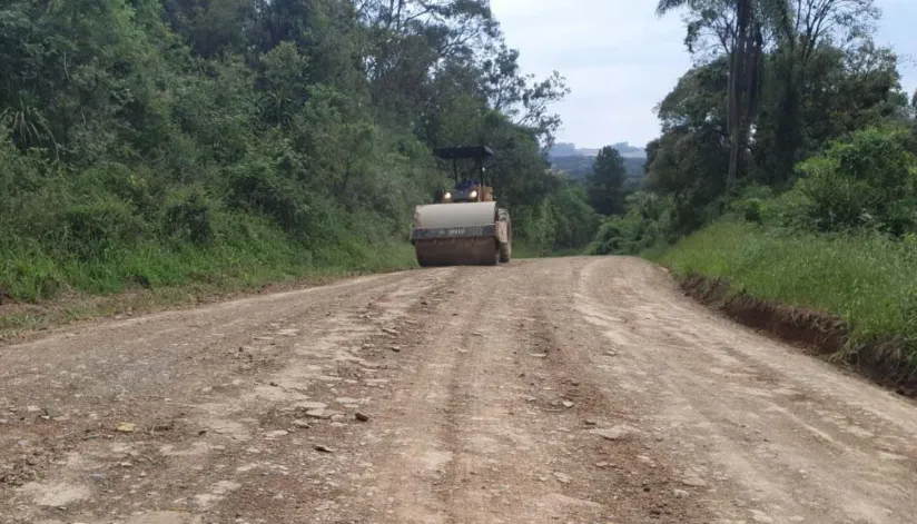 Mais de 290 km de estradas rurais vão passar por manutenção na região Norte e do Vale do Ivaí Mais de 290 km de estradas rurais vão passar por manutenção na região Norte e do Vale do Ivaí