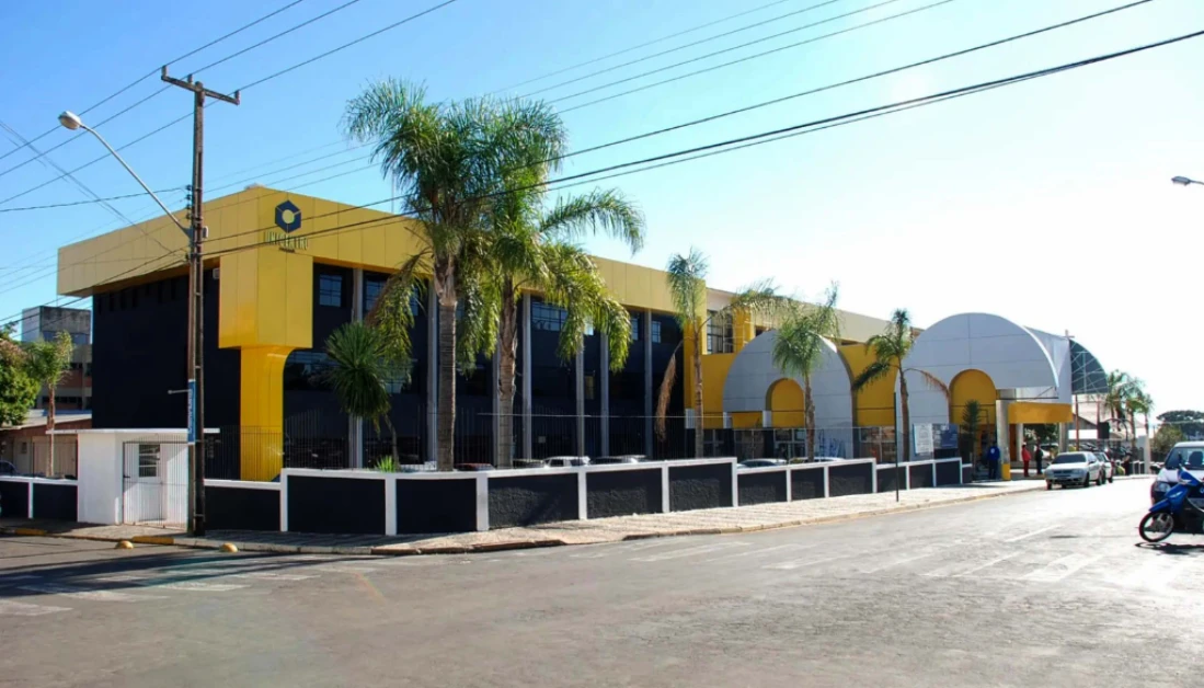 Unicentro abre concurso com 38 vagas e salários de até R$ 16,5 mil Unicentro abre concurso com 38 vagas e salários de até R$ 16,5 mil