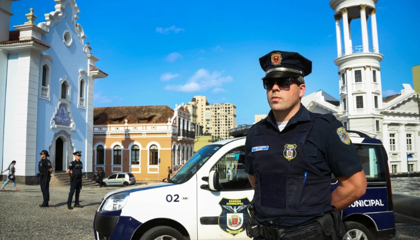 Prefeitura de Curitiba abre concurso da Guarda Municipal com salários de até R$ 4 mil Prefeitura de Curitiba abre concurso da Guarda Municipal com salários de até R$ 4 mil