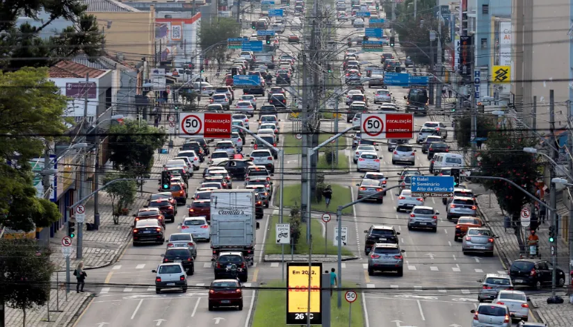 Frota de veículos do Paraná cresceu 12% em cinco anos Frota de veículos do Paraná cresceu 12% em cinco anos