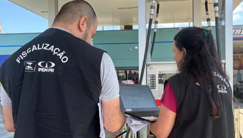 Três bombas de combustível de postos de Maringá são interditadas em operação do Ipem