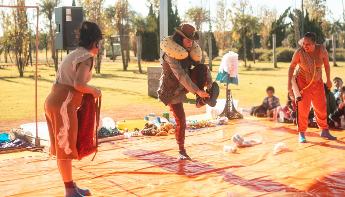 Espetáculo de teatro infantil ‘Peixe Vivo’ faz suas últimas apresentações neste sábado (14) Espetáculo de teatro infantil ‘Peixe Vivo’ faz suas últimas apresentações neste sábado (14)
